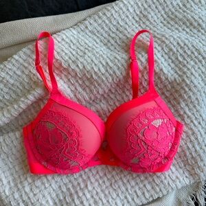 NWOT Pink Lace Victoria’s Secret Bra